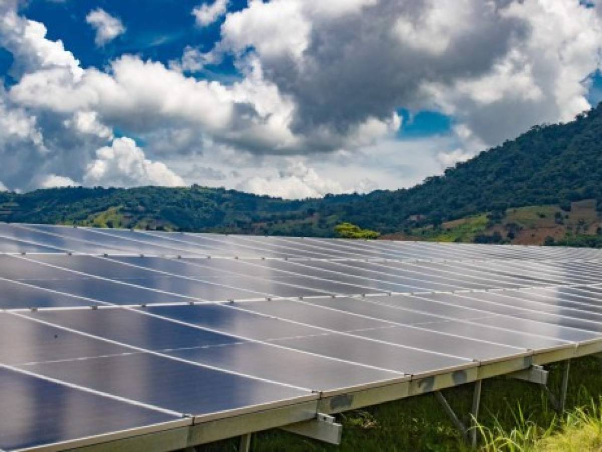 AES El Salvador construirá planta de energía solar para Holcim