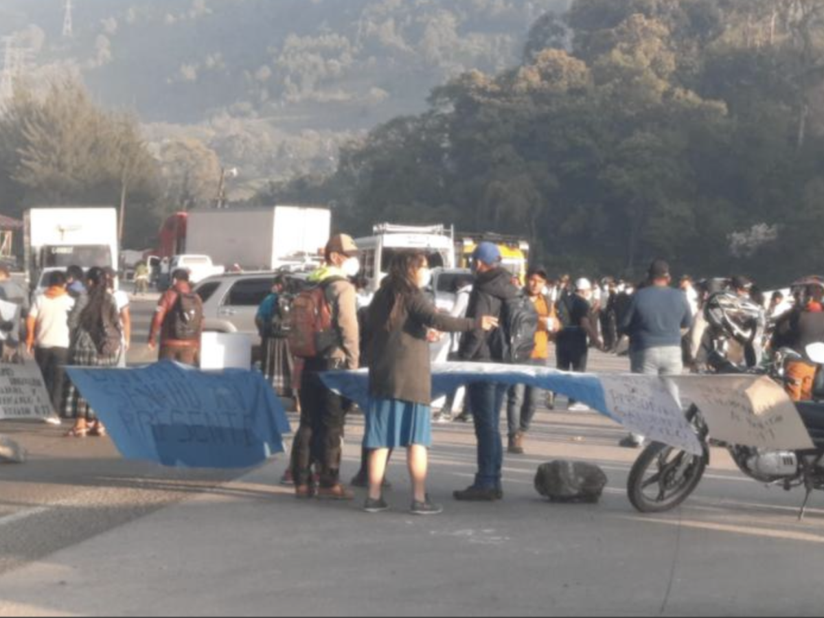 Guatemala: Salubristas protestan y realizan bloqueos en carreteras para pedir mejoras laborales