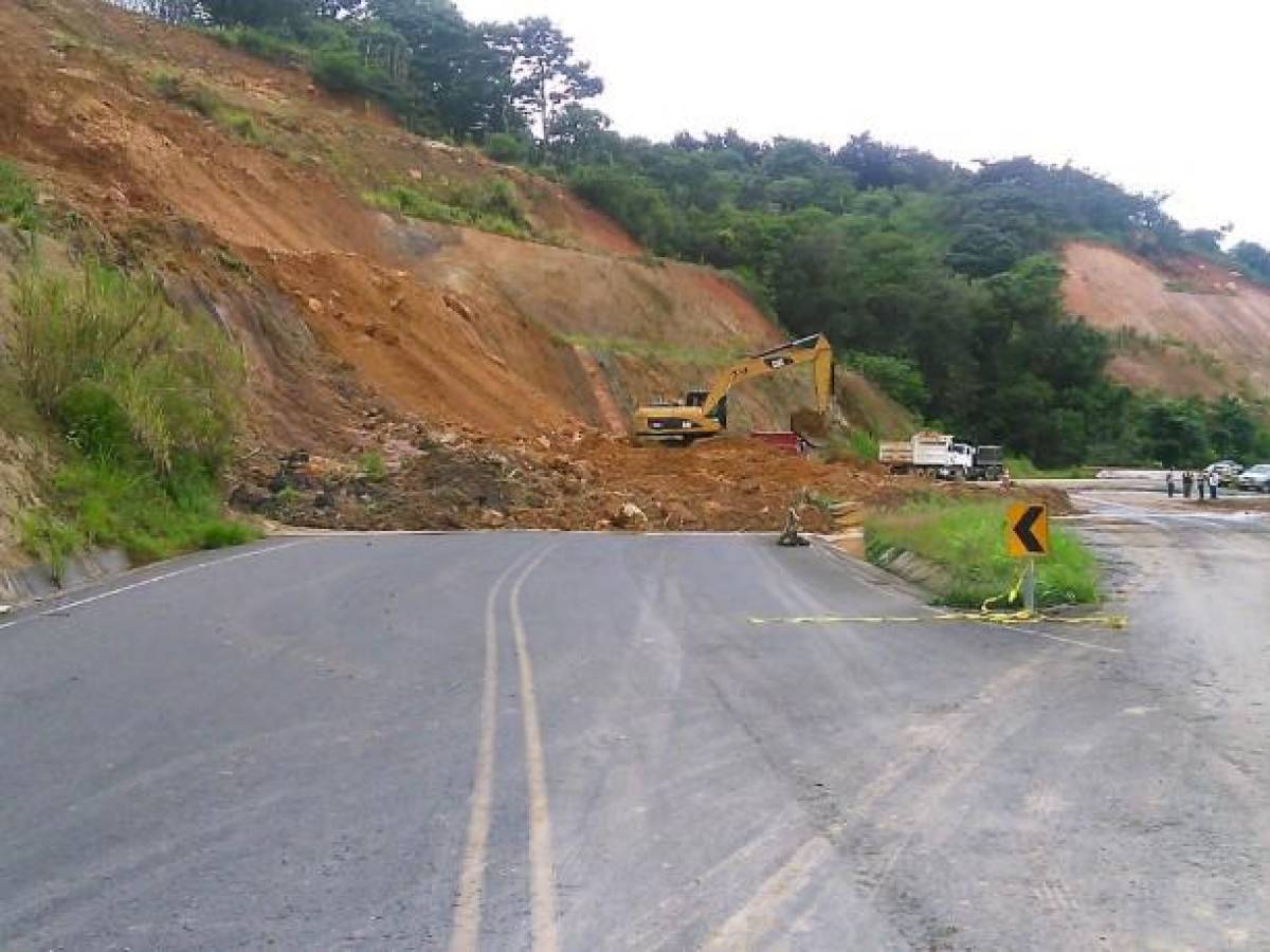 Geotécnicos analizarán derrumbes que amenazan la Red Vial Nacional de Costa Rica
