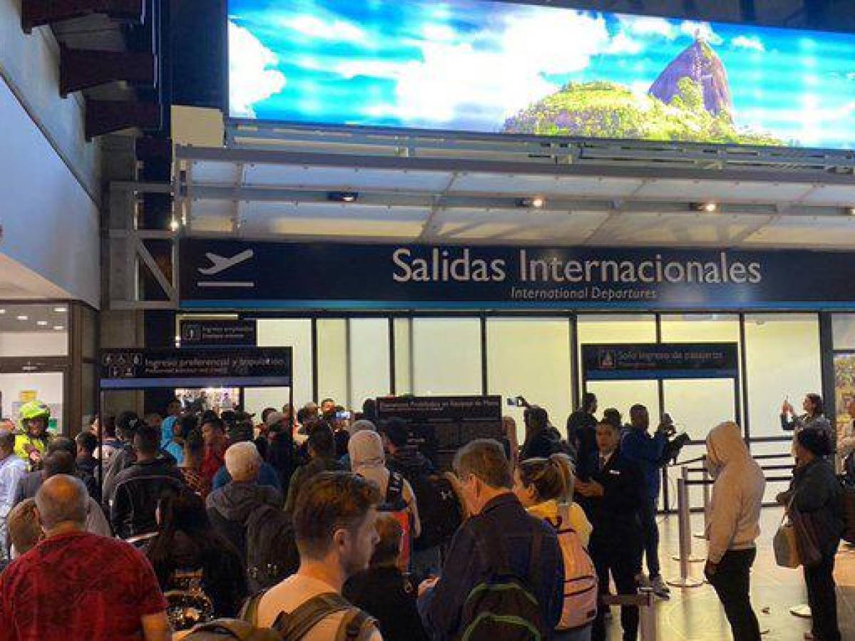 Avianca suspende venta de boletos en Suramérica por crisis de Viva