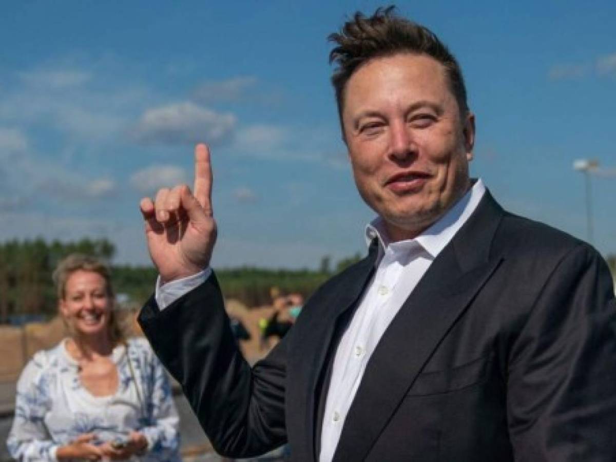 Elon Musk venderá acciones de Tesla para resolver el hambre del mundo