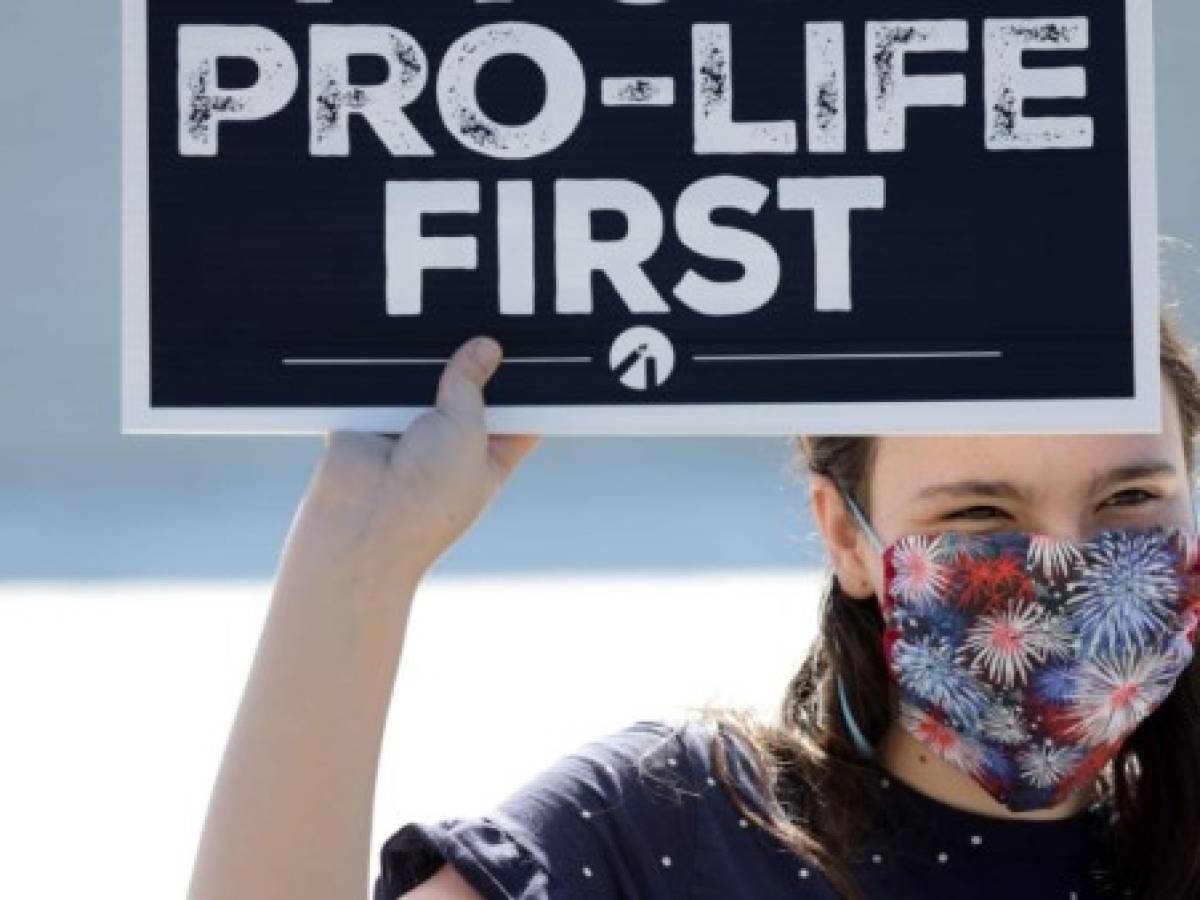 Corte Suprema de EEUU da un duro revés al derecho al aborto