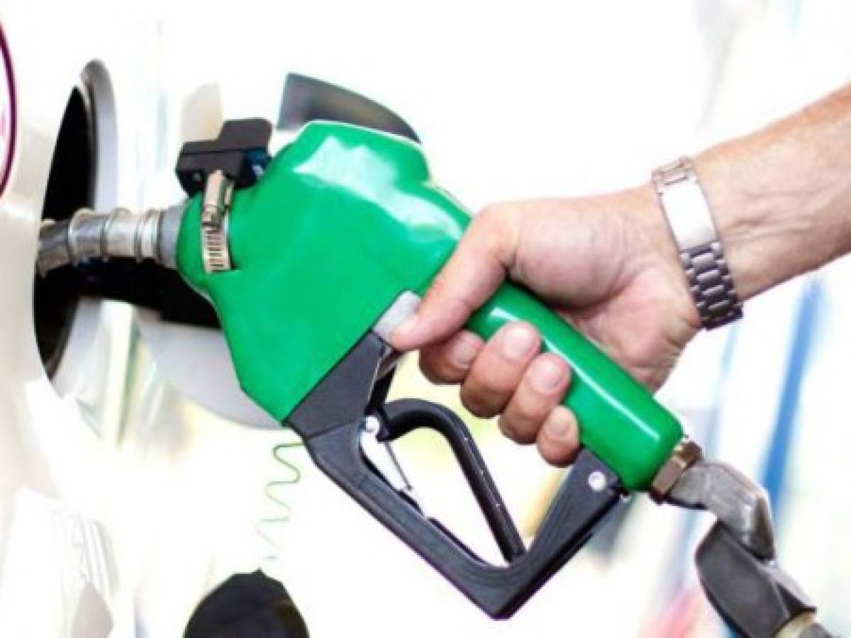 Panamá y El Salvador tienen los precios más altos de gasolina