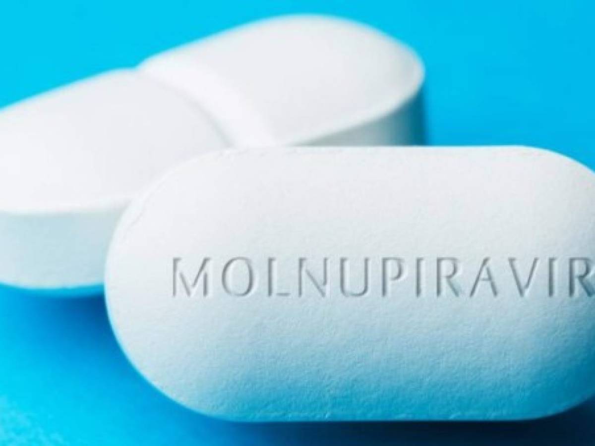 OMS aprueba píldora molnupiravir para tratar COVID-19 no grave