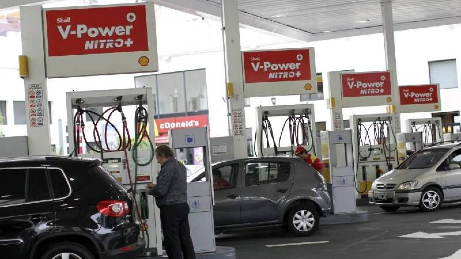 Argentina pretende congelar los precios de los combustibles