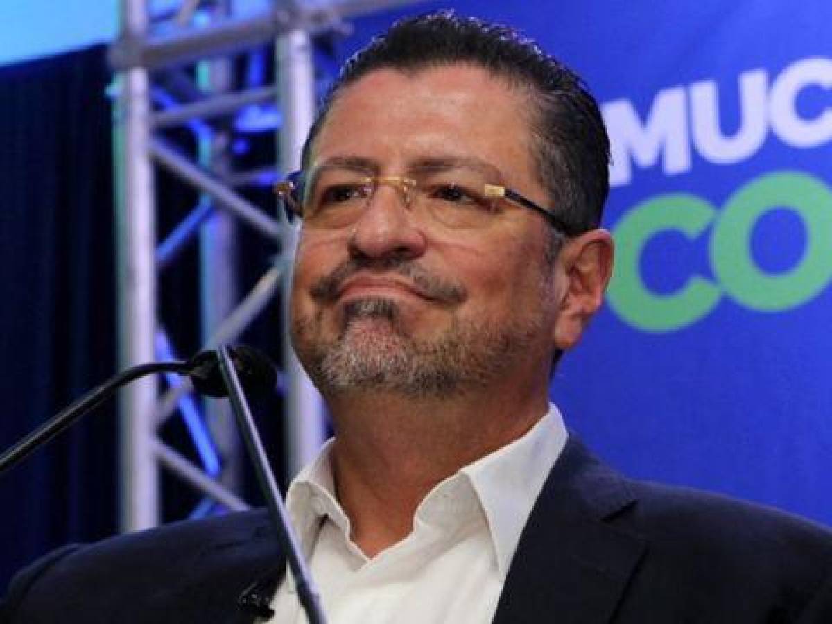 Presidente electo de Costa Rica se opone a rebaja de US$0.15 en combustibles ¿por qué?