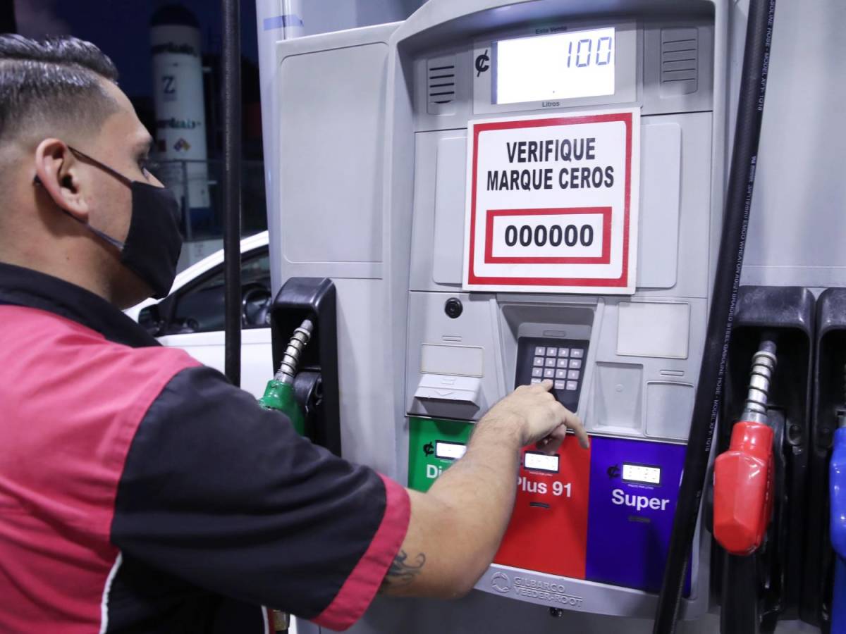 Alzas en combustibles preocupan más que elecciones presidenciales en Costa Rica