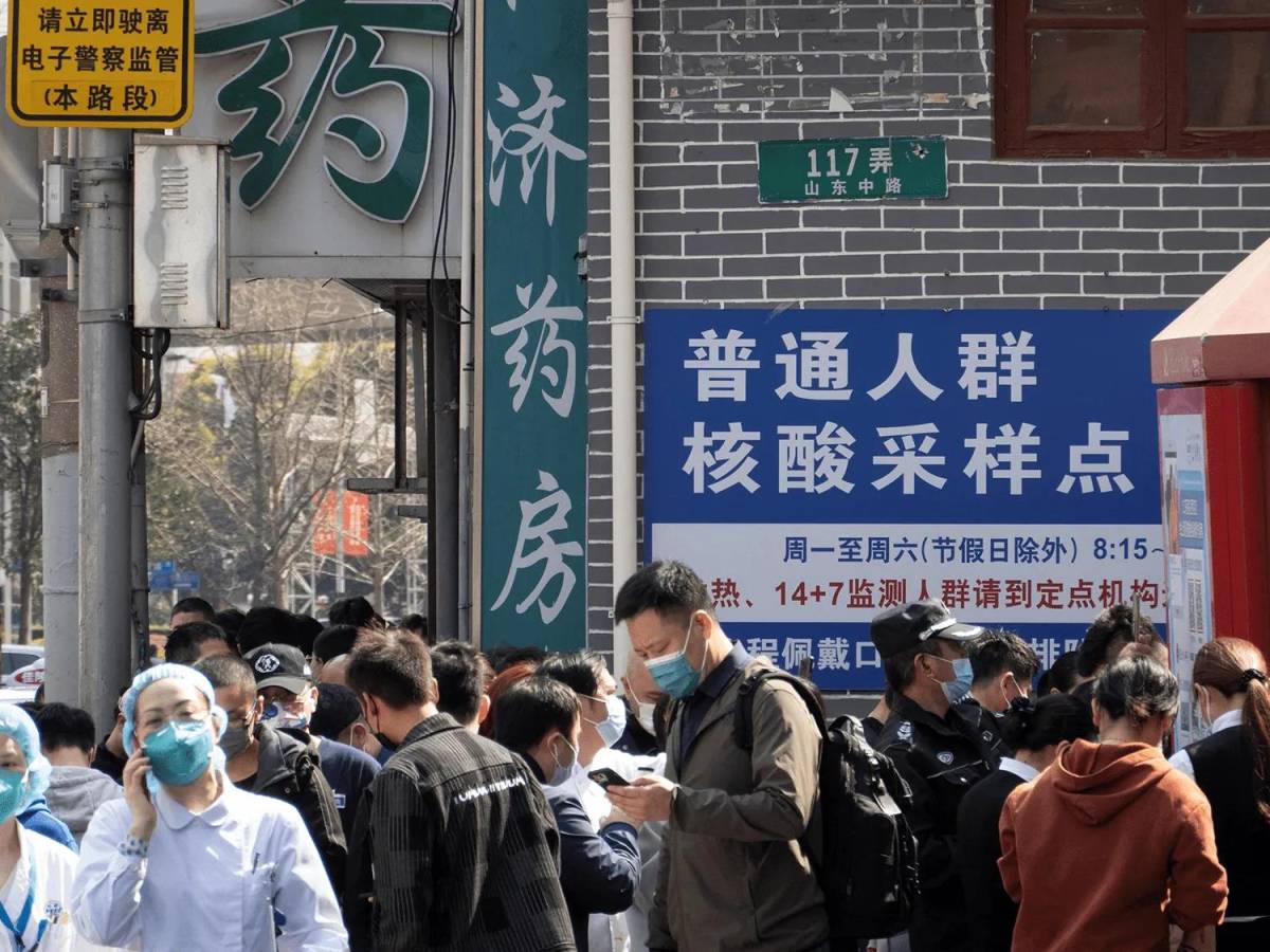 Shanghái alivia restricciones tras dos meses de confinamiento radical por Covid-19