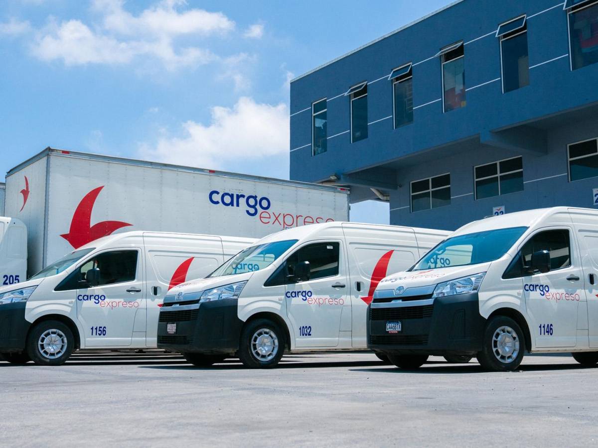 <i>Cargo Expreso cuenta con un total de 19 agencias, 3 centros de distribución y más de 50 vehículos, llega a 2.493 puntos en todo El Salvador.</i>
