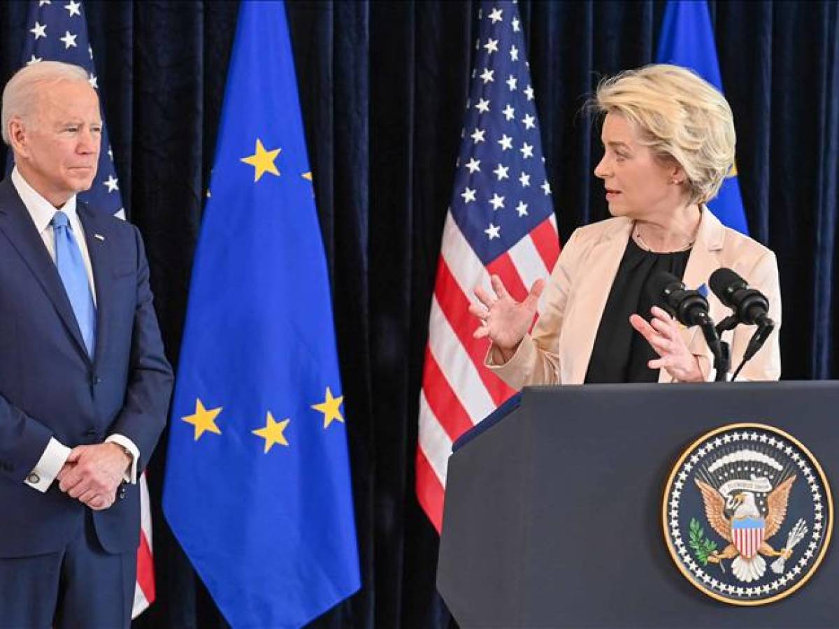 EEUU y Unión Europea firman acuerdo para limitar dependencia energética de Rusia
