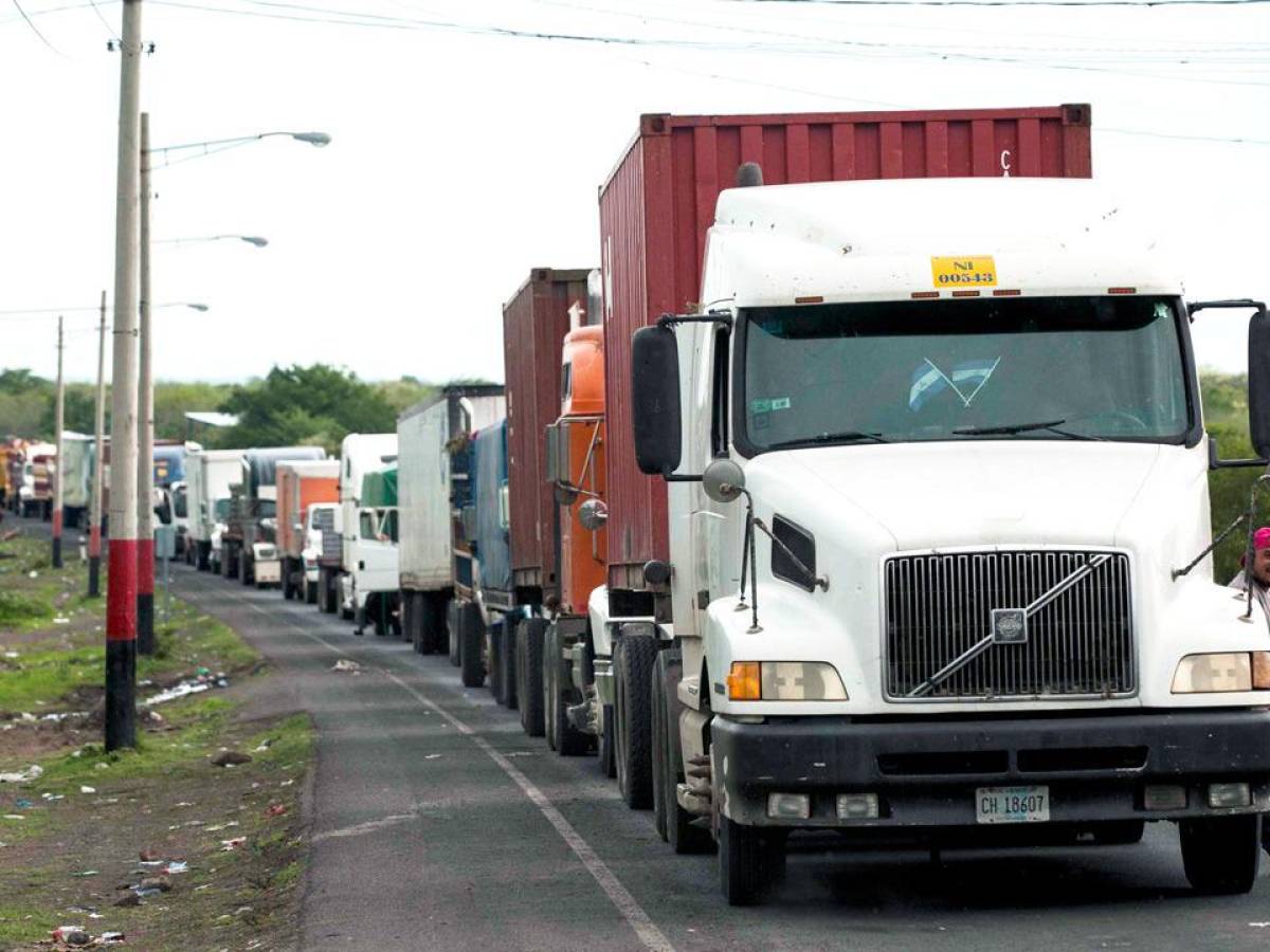 Se agudiza situación en fronteras de Guatemala por bloqueo de transportistas