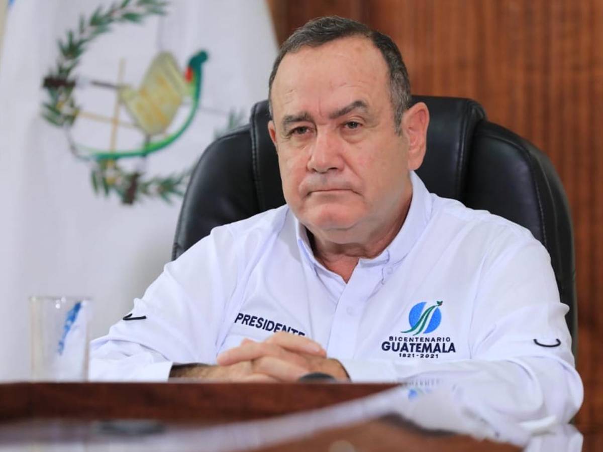 Guatemala: Giammattei entrevistará uno a uno a los 6 candidatos a jefe del MP
