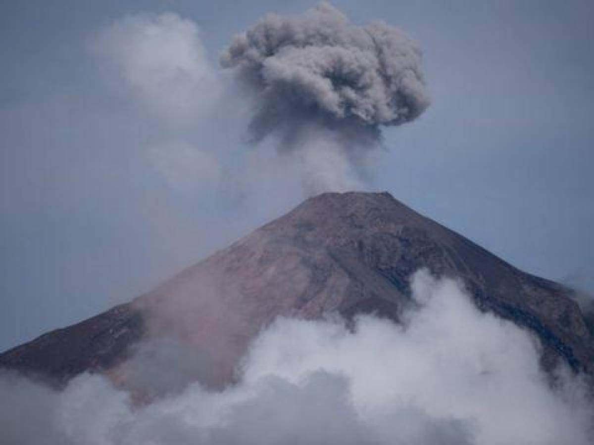 Volcán de Fuego de Guatemala incrementa su actividad y podría provocar flujo de lava