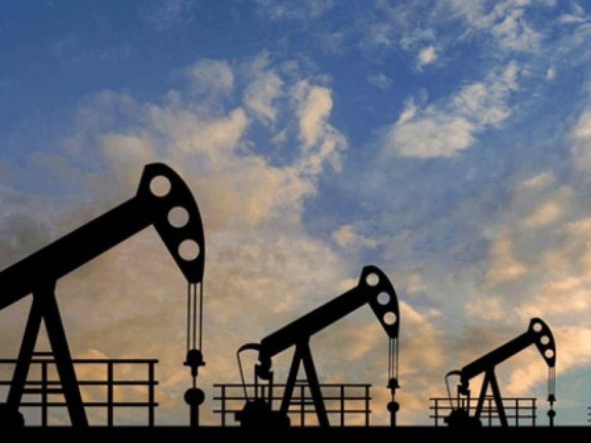 Futuros del petróleo cierran su quinta semana de alzas de precios