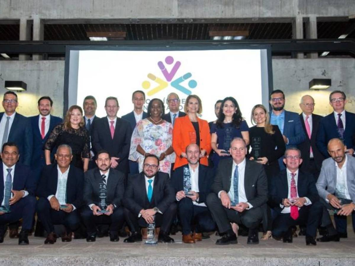 50 líderes de Centroamérica y el Caribe son reconocidos con el ‘Award of Happiness’