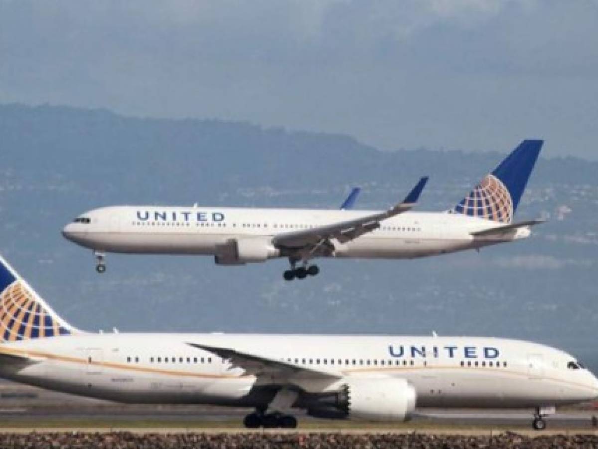 United Airlines multiplicará vuelos en agosto ante repunte de la demanda