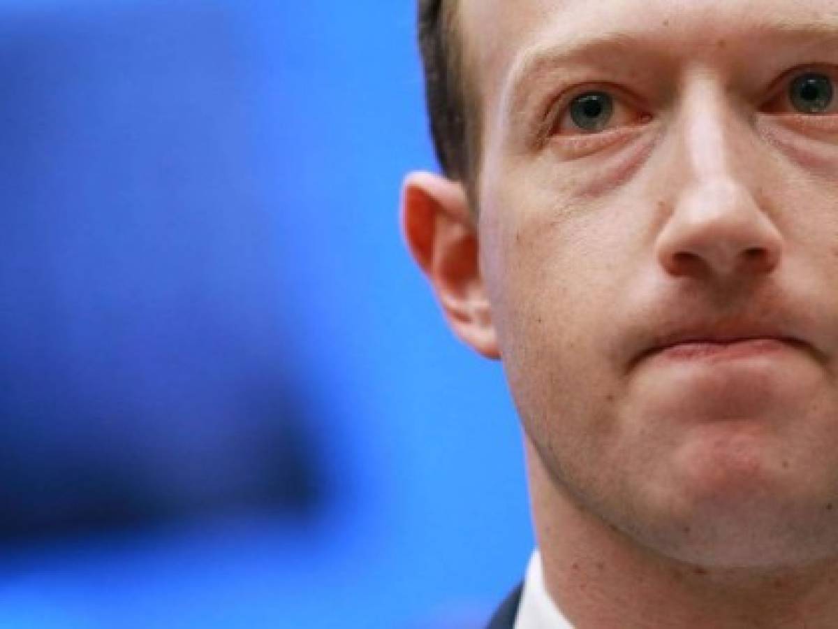 Facebook pierde US$7.000 millones en horas tras fallo global