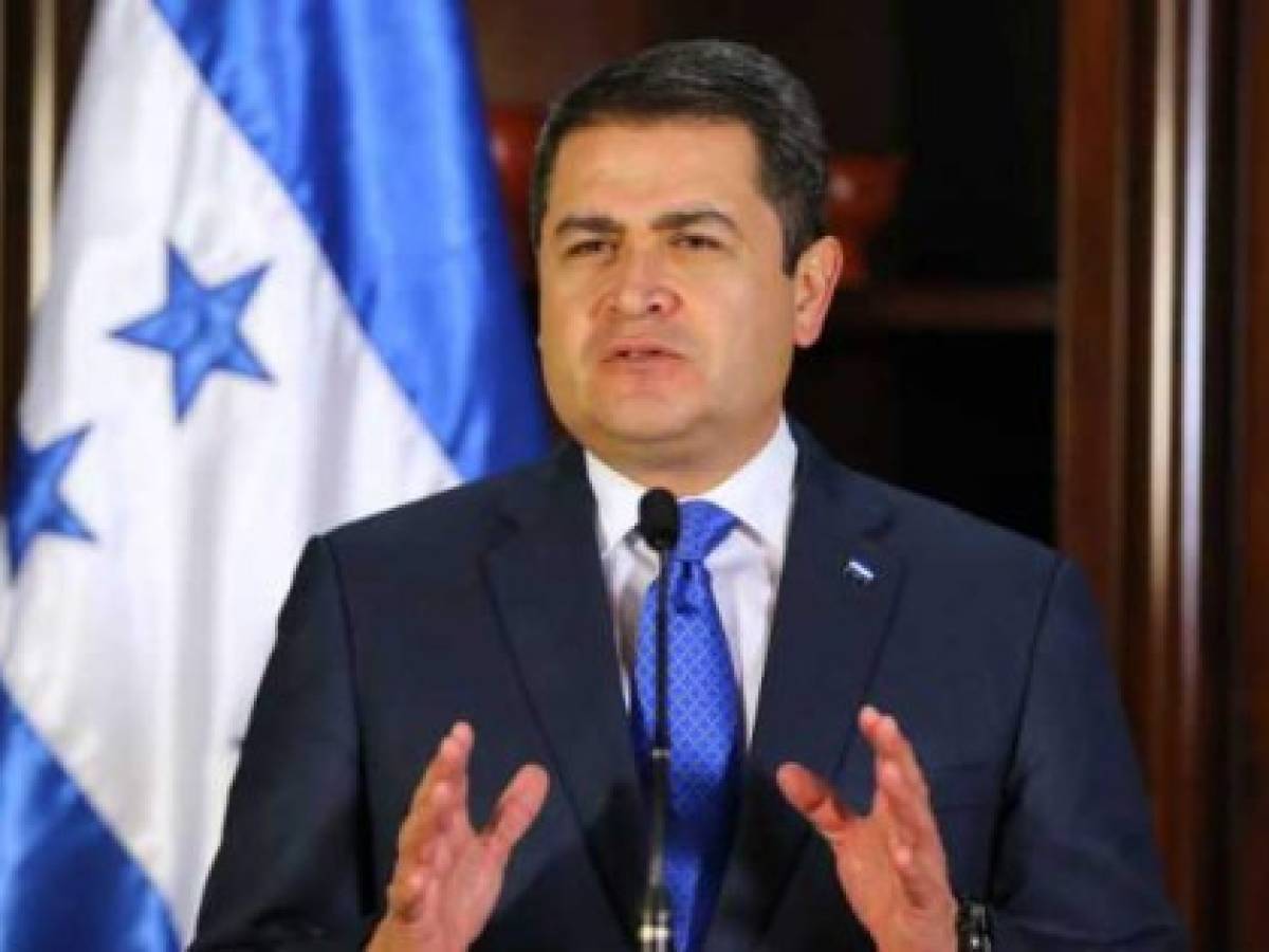 Presidente hondureño desmiente acusación de soborno de narcos