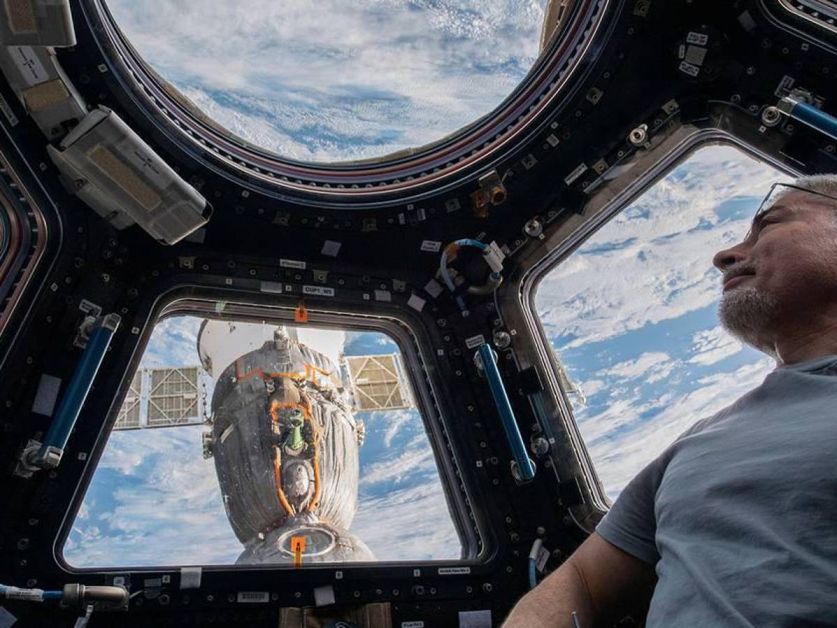 Astronauta de la NASA regresa a la Tierra y rompe récord en EEUU
