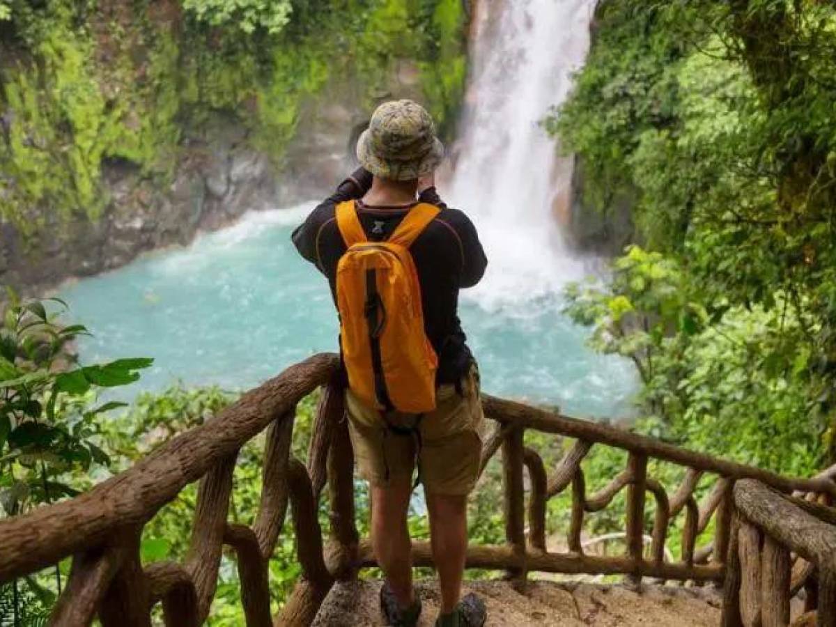 El Banco Central de Costa Rica prevé la recuperación del turismo entre el 2023 y el 2024