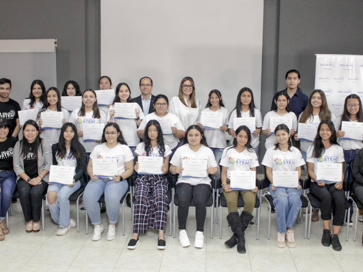 Programa DELSUR STEM ACADEMY motiva a niñas de El Salvador a estudiar carreras STEM