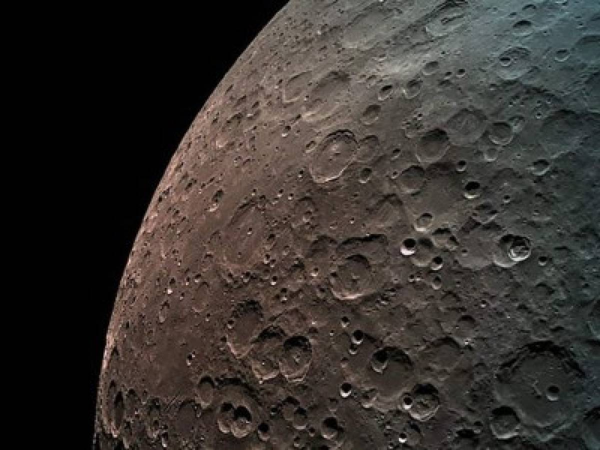 NASA: Hay agua en la superficie de la Luna