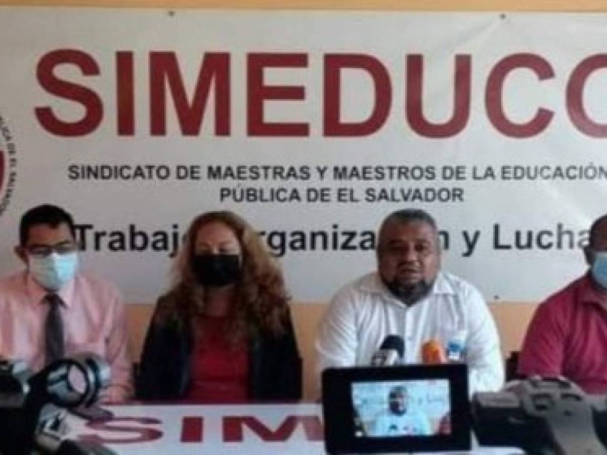 Profesores de El Salvador demandan a la ministra de Educación por presuntas irregularidades