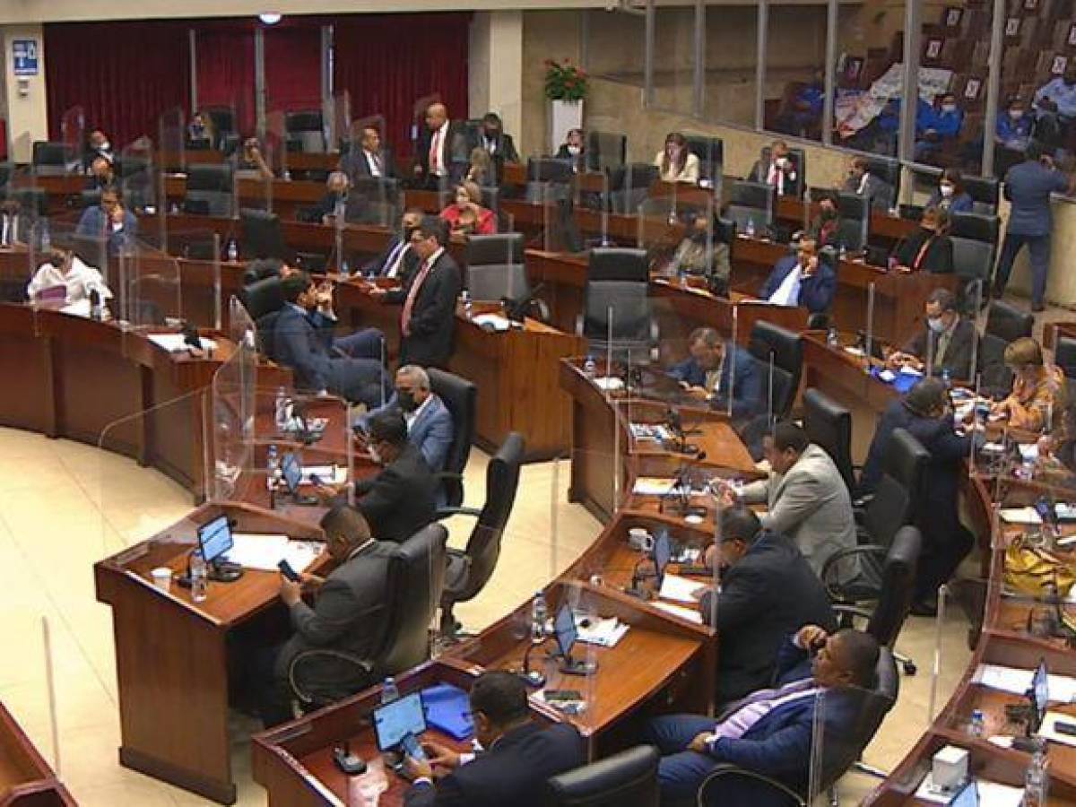 Parlamento de Panamá aprueba fideicomiso para afrontar alza de combustibles