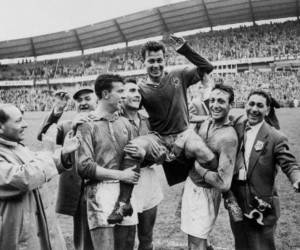 Just Fontaine fue el goleador del Mundial de Francia de 1938 al anotar 13 tantos, sin embargo, no pudo hacerse con la entonces llamada copa Jules Rimet.