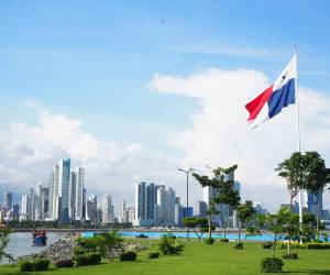 Panamá continúa en la lista de paraísos fiscales de UE