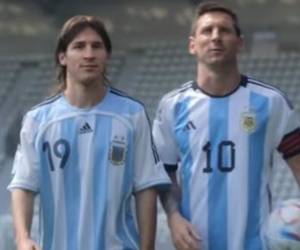 Lionel Messi aparece rodeado de sus diferentes versiones en el último comercial de Adidas.