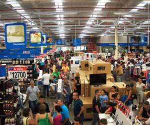 Interior de un Walmart en Costa Rica. (Foto: Archivo).