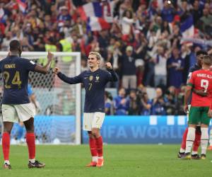 Antoine Griezmann e Ibrahima Konaté celebran el pase de Francia a la final del Mundial de Qatar.