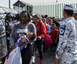 Autoridades mexicanas instaron este sábado a migrantes centroamericanos que intentaron ingresar a la fuerza por la frontera con Guatemala a guardar 'orden y respeto', asegurándoles que 'hay oportunidades para todos' los que sigan el proceso regular de entrada, mientras Estados Unidos amenazó con cerrarles el paso.