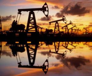 Reservas de petróleo en EEUU caen más de lo esperado