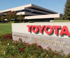 Toyota marcha bien pese a dificultades en el mercado japonés, donde un aumento en el impuesto sobre las ventas ha frenado los gastos en general y especialmente las compras de autos. (Foto: Archivo).