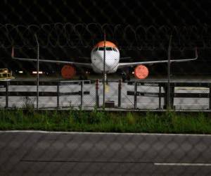 An Airbus A320 commercial plane of low cost airline EasyJet is parked with its jet engines covered due to flight interruption amid the COVID-19 outbreak, caused by the novel coronavirus on May 12, 2020 in Geneva. - British airline easyJet on March 30, 2020 said it had grounded its entire fleet because of the coronavirus pandemic but would still be available for rescue flights to repatriate stranded customers. (Photo by Fabrice COFFRINI / AFP)