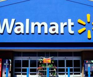 Walmart tranquiliza a los mercados al revisar al alza previsiones de ganancias