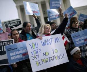 El gobierno del presidente Donald Trump rescindió el jueves el programa de Acción Diferida para los padres (DAPA), que iba a permitir a unos 5 millones de padres indocumentados de ciudadanos y residentes legales permanentes pedir el amparo de sus deportaciones.