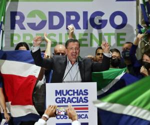 Costa Rica: Encuentran un ‘esquema oscuro de financiamiento’ en campaña electoral de Rodrigo Chaves