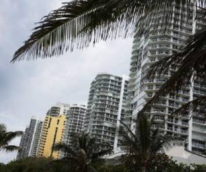 SUNNY ISLE, FL - APRIL 04: Condo buildings line the beach April 4, 2016 in Sunny Isle, Florida. A report by the International Consortium of Investigative Journalists referred to as the 'Panama Papers,' based on information anonymously leaked from the Panamanian law firm Mossack Fonesca, indicates possible connections between condo purchases in South Florida and money laundering. Joe Raedle/Getty Images/AFP