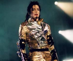 Este sábado 25 de junio se cumplen 13 años de la muerte del “rey del pop”, Michael Jackson. Las celebraciones, polémicas y homenajes de diverso tipo demuestran que el mito de la música, lejos de desvanecerse o de ceder paso a otras figuras, continúa fascinando en todo el mundo.