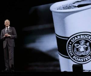 Starbucks Executive Chairman Howard Schultz speaks at the Starbucks Annual Meeting of Shareholders at McCaw Hall in Seattle, Washington on March 21, 2018. / AFP PHOTO / Jason Redmond