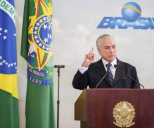 El presidente brasileño Michel Temer anuncipo que no renunciará. El político es salpicado por un nuevo caso de sobornos vinculado al sonado Lava Jato.
