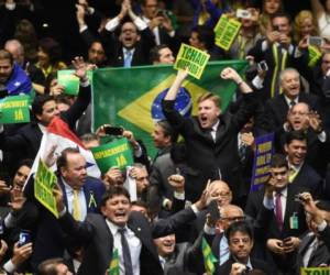Lula, Rousseff y el PT no están dispuestos a dar el brazo a torcer tan fácilmente. (Foto: Archivo)