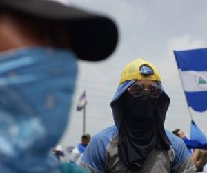 Protestantes marcharon el 22 de julio de 2018 en demanda por la renuncia del presidente de Nicaragua, Daniel Ortega, y su esposa Rosario Murillo. / AFP PHOTO / Marvin RECINOS