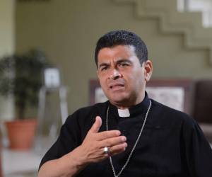 Policía mantiene sitiado a obispo crítico del gobierno de Nicaragua