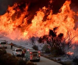 FILE PHOTO: Firefighters attack the Thomas Fires north flank with backfires as they fight a massive wildfire north of Los Angeles, near Ojai , California, U.S., Dec. 9, 2017. REUTERS/Gene Blevins/File Photo - RC165ACCE5E0