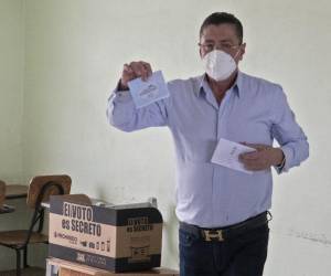 Costa Rica: Chaves vota y promete un gobierno ‘limpio, diferente’