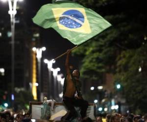 Los brasileños ya no toleran más corrupción. El PIB se contrajo 3,8% en 2015 y las previsiones del mercado son de una caída de 3,5% en 2016. (Foto: AFP)